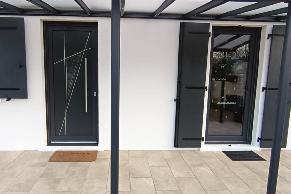 Porte d'entrée Mixte en PVC/Alu - <p>16440 Mouthiers sur Boeme</p>