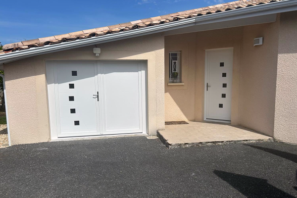 Porte de Garage battante en Alu ( et Porte d'entrée) - 33160 St Medard en Jalles