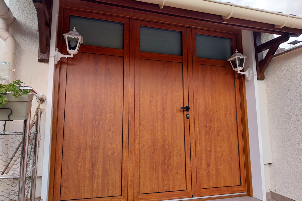  - <p>Porte de garage battante - 77550 Reau</p>